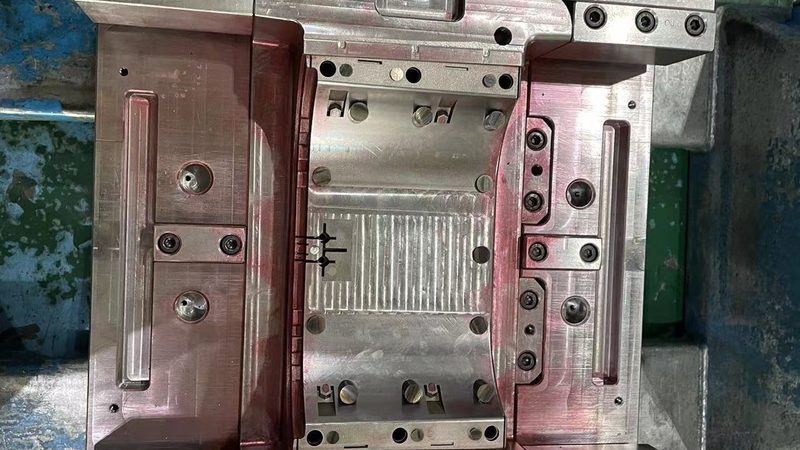 广州硅胶模具定制：材质选择的关键因素**