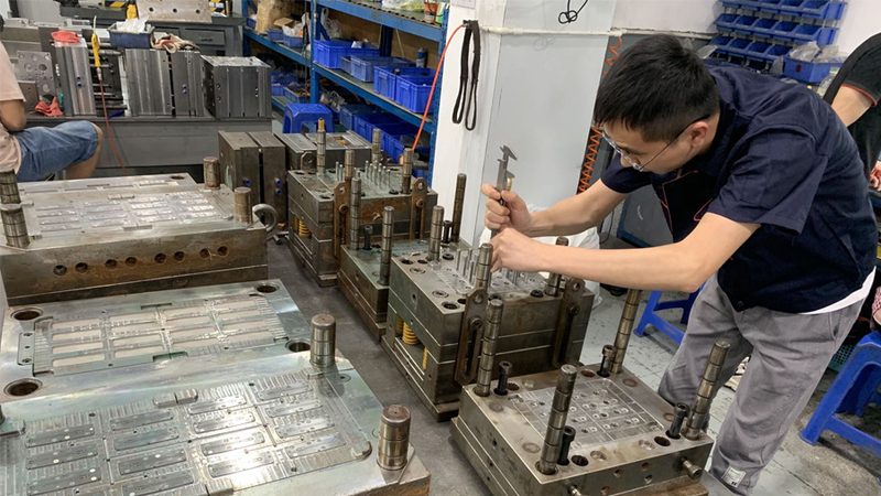 高精密电子接插件冲压模具：揭秘其制造工艺与品质保障