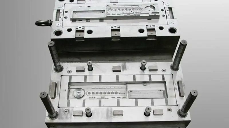 硅胶模具与金属模具：材质差异与适用场景解析**