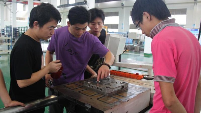 杭州双色模具加工周期：影响因素与优化策略**